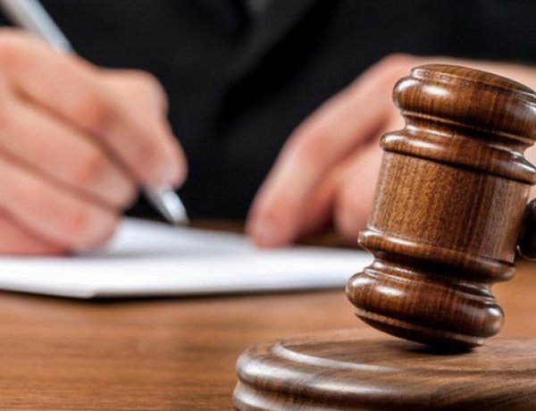 Embercsempészés és lopások miatt ítélt el a bíróság egy ukrán férfit