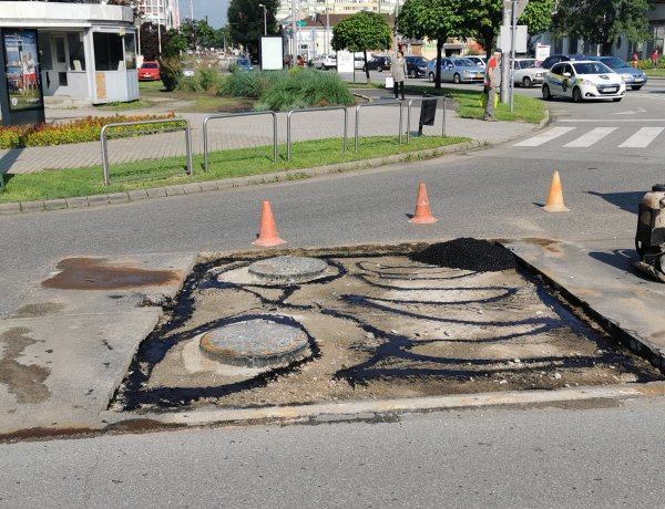 Szintben a csatornafedelek - Megszűnt a korlátozás az Egyház utcai csomópontnál