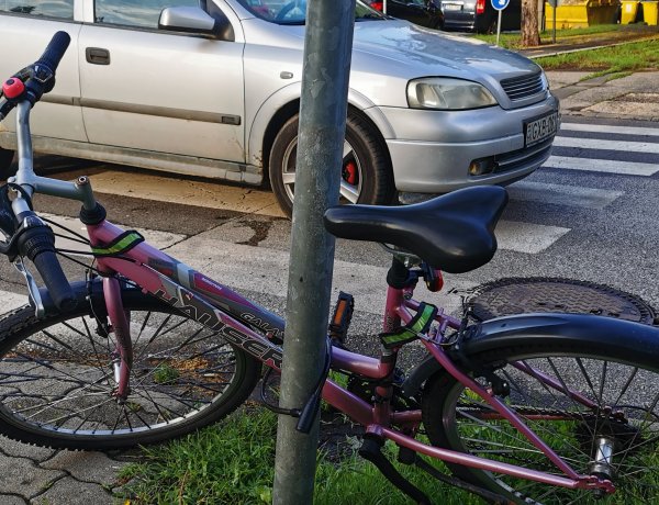 Kerékpárost ütöttek el a Széchenyi utcán - Mentőt kellett hívni