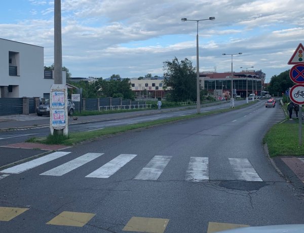 Egy kátyú margójára: észrevették, jelezték, továbbítottuk, betömték