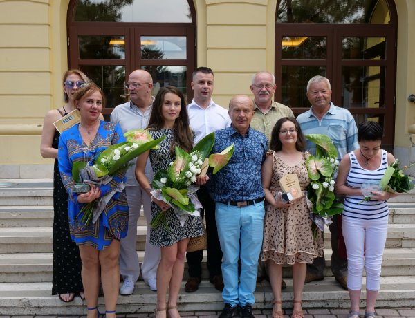 Rendhagyó évadot zár a teátrum: vastaps és köszönet a Móricz Zsigmond Színház közönségének