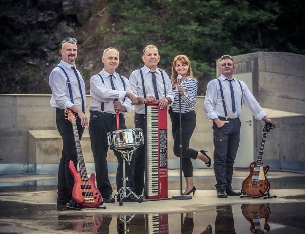 A Polip Band és vendégeinek retrokoncertje a Városmajori Művelődési Házban 