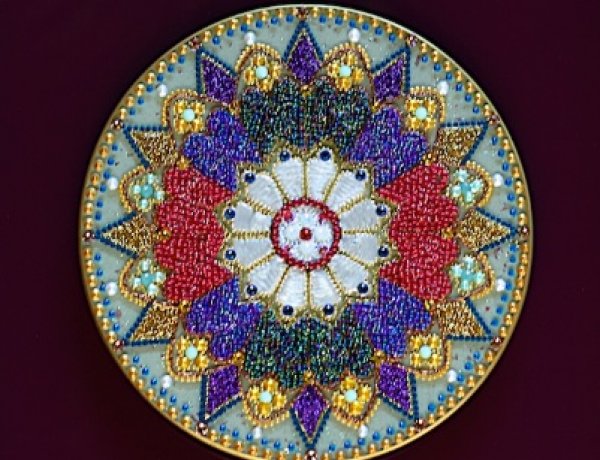 Színvarázs - Pál Ágnes mandalafestő kiállítása a Pál Gyula Teremben