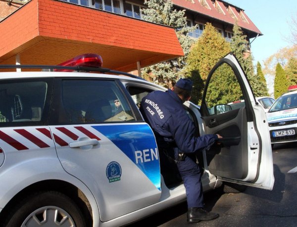 Pánikgombbal riaszthatnák az iskolaőrt a pedagógusok szükség esetén