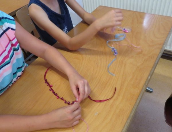 Kézműves játszóház várja a gyerekeket a szünidőben Butykán és Mandabokorban