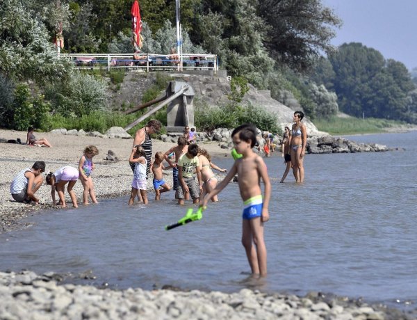 A tilosban fürdőzés és az internet veszélyeire hívta fel a figyelmet a rendőrség