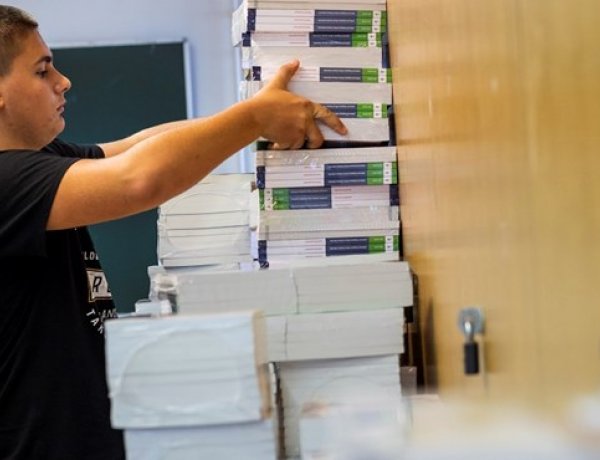 Szeptembertől a tankönyvek terén is változások lesznek – Kinek jár ingyenes tankönyv?