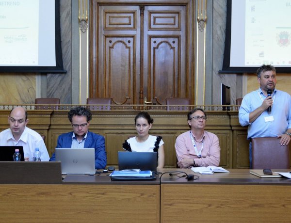 Új viszonylatok születhetnek augusztus 20-tól – képviselők tanácskoztak a buszmenetrendről