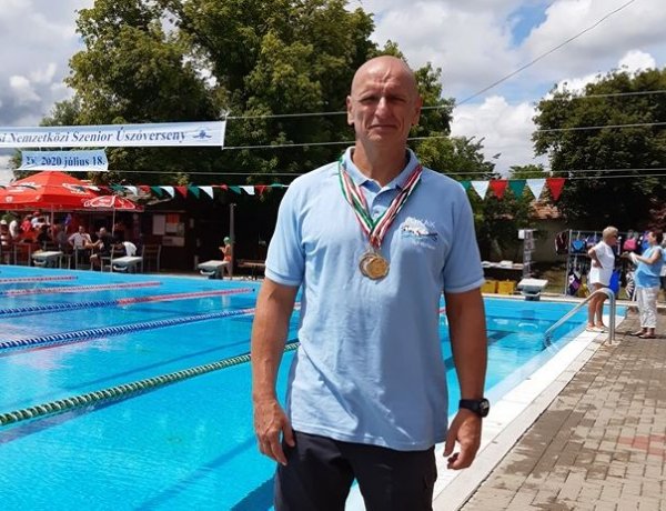 Folytatódott a szenior úszók versenysorozata - Több érem Tótkomlósról
