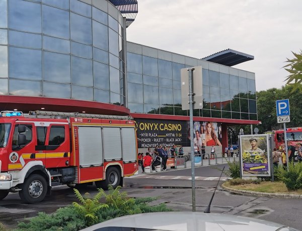 Jelzett a tűzjelző egy nyíregyházi bevásárlóközpontban: háromszázan hagyták el az épületet