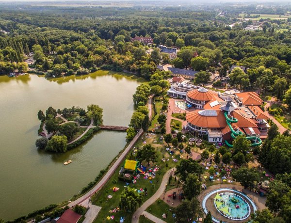 Lakossági fórum Nyíregyházán a Sóstógyógyfürdőn tervezett fejlesztéseket illetően