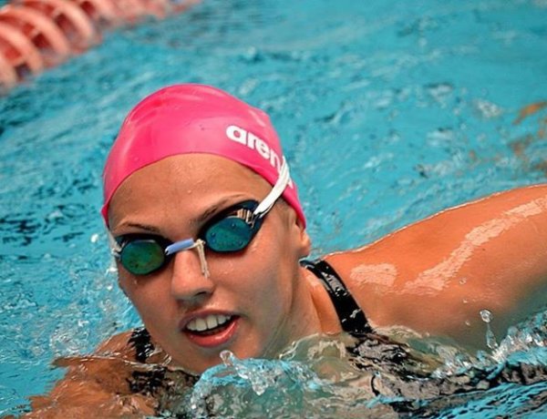 Végre versenyen - Nemzetközi viadalon ugranak vízbe a nyíregyházi úszók