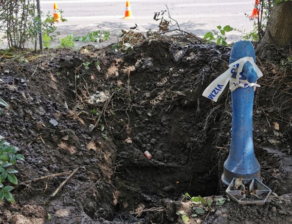 Közkút nyomócsöve tört el a Hunyadi utcán, a Nyírségvíz elkezdte a helyreállítást