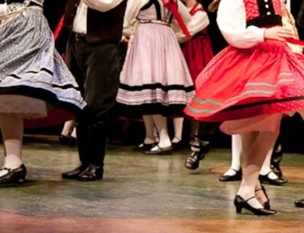 Táncház és tánctanítás a Kölyökvárban - ingyenes programok augusztusban 
