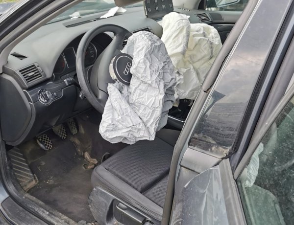 Nagy erejű ütközés történt a Vay Ádám krt. - Hunyadi utca - Szegfű utcai csomópontban