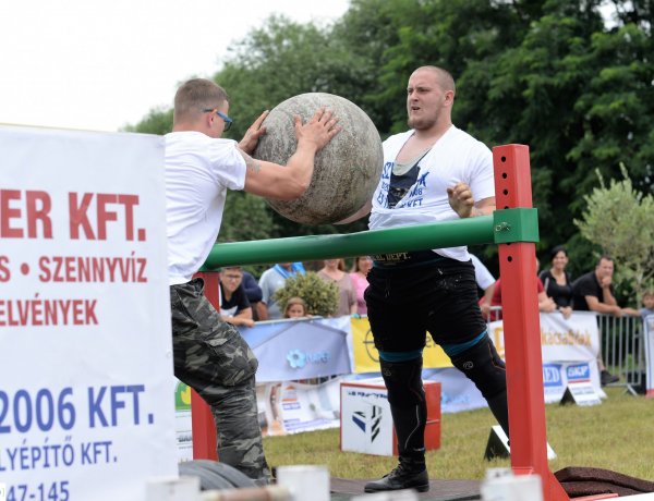 Kőpakolás és kerékforgatás - Erős emberek versenyeztek Nyíregyházán