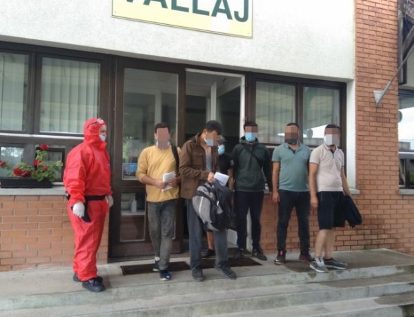 Átadták a román hatóságnak a Piricse külterületén elfogott illegális migránsokat