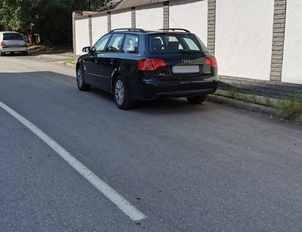 Gyakran megbénul a forgalom a szabálytalanul parkoló autók miatt a városban