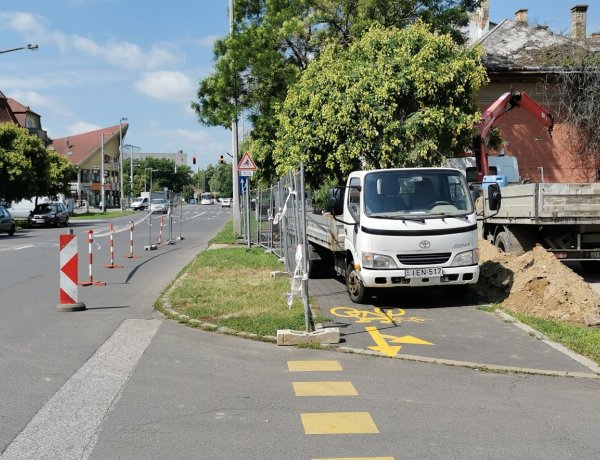 Helyreállítási munkálatokat végez a Nyírtávhő a Vasgyár-Toldi-Széchenyi utcánál