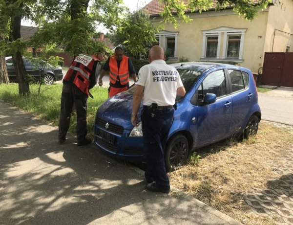 Lassan befejeződik a tavaszi nagytakarítás. Fogynak a roncsautók az utcákról!