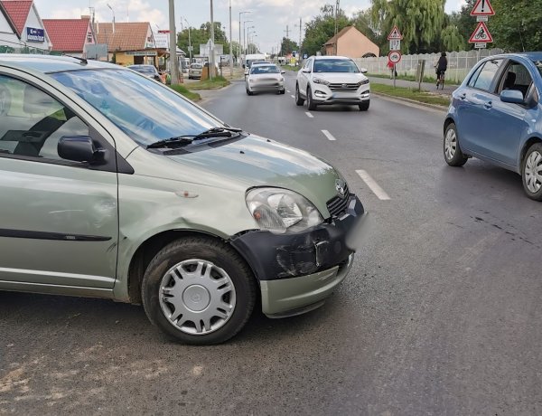Jelentős az anyagi kár a kedd délután Kállói úton történt balesetben