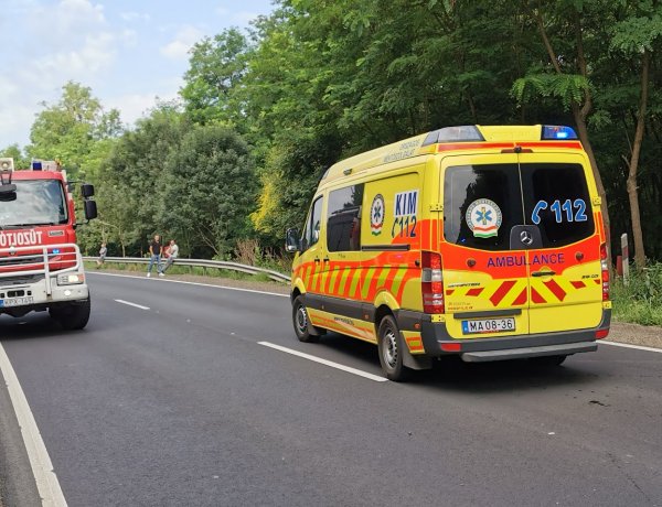 Súlyos baleset történt Székely külterületén – Frontálisan ütközött két személygépkocsi