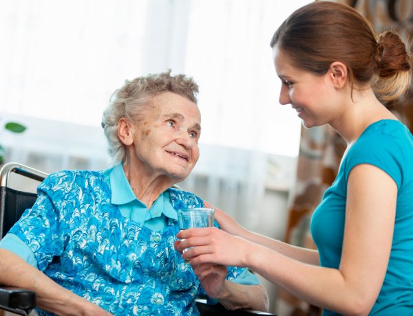 Nagymama- és dédiszitter szolgáltatás – Egyedülálló segítség Nyíregyházán