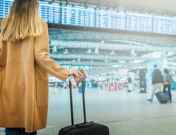 Infografikán az országba való belépés és a házi karantén alól való mentesítés feltételei