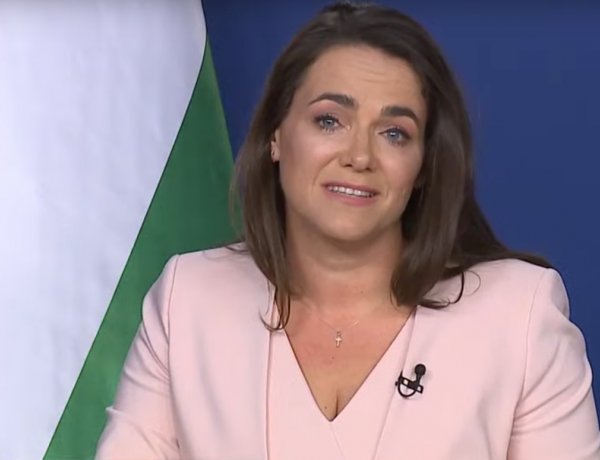 Novák Katalin: Támogatja a kormány az anyatejes táplálást   