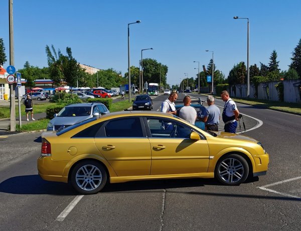 Baleset történt a Garibaldi és Korányi utcai kereszteződésben