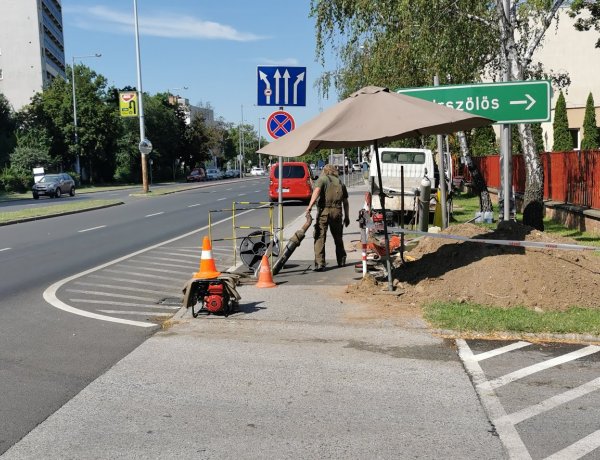 Forgalomkorlátozás – A távhővezeték korszerűsítése zajlik a Tűzoltóság előtt