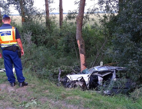 A hétvégén kétóránként történt egy súlyos baleset az utakon 