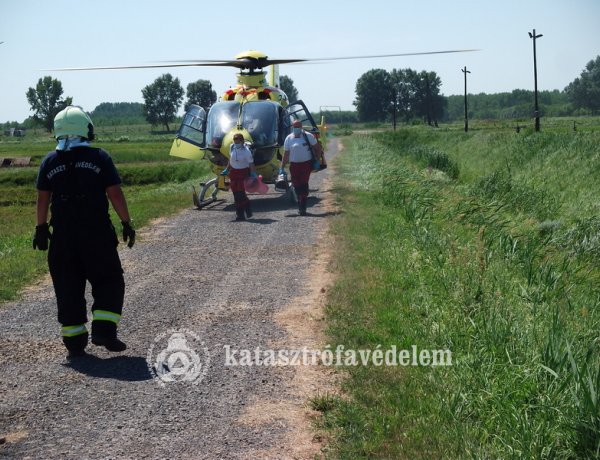Vízelvezető árok fűkaszálási munkálatai közben borult árokba egy kistraktor Kemecsén