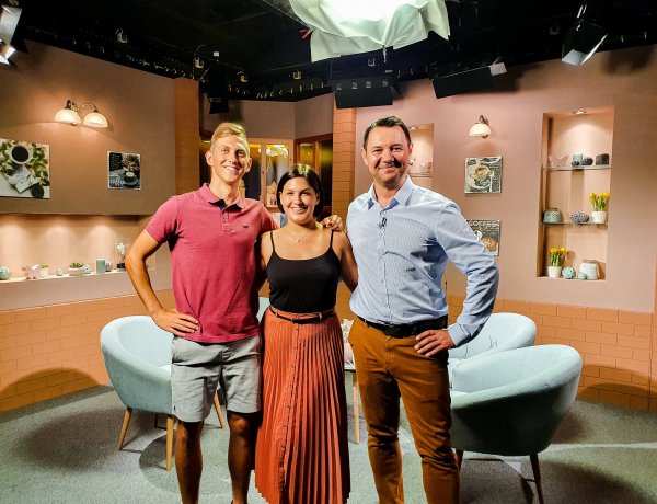 Mandala, háziállatok, Vidor és fiatal tehetségek a Sziesztában