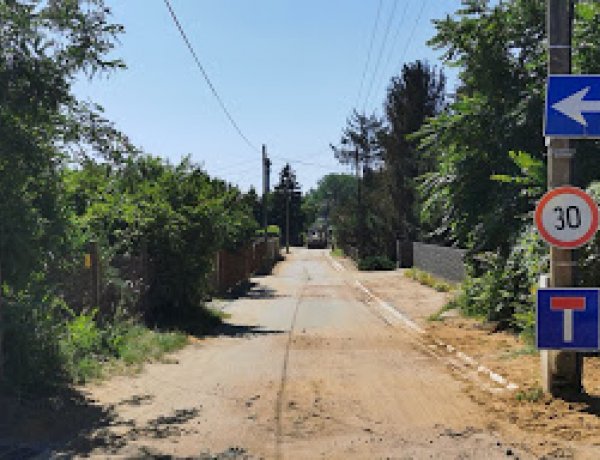 Közműberuházás miatt forgalmirend-változás lépett életbe a Csemete utcán