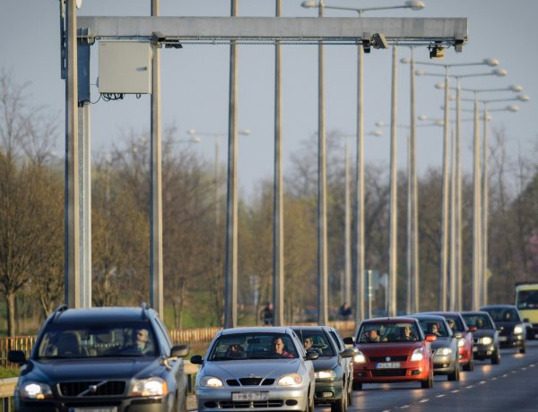 Új fegyver jöhet a gyorshajtók ellen – De mit is jelent az átlagsebesség- mérés?