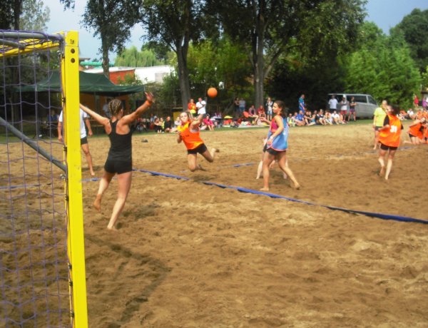 Strandkézilabda Sóstón - A hétvégén rendezik a HUN-BEACH Kupát a strandon 