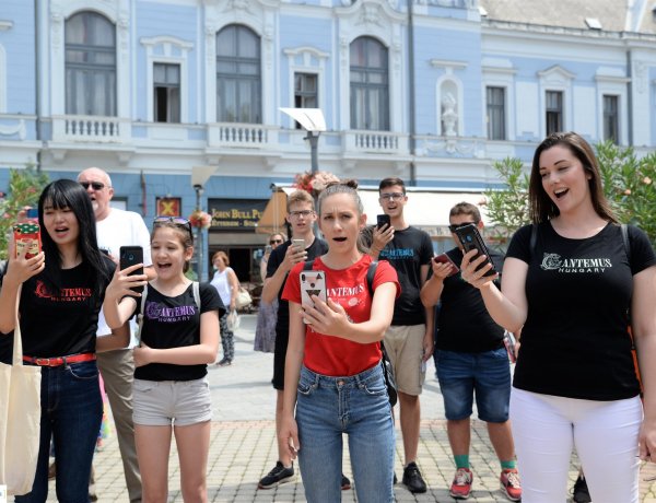 Ezrek csatlakoznak a Cantemus rekordkísérletéhez - Augusztus 20-án mutatják be a videót