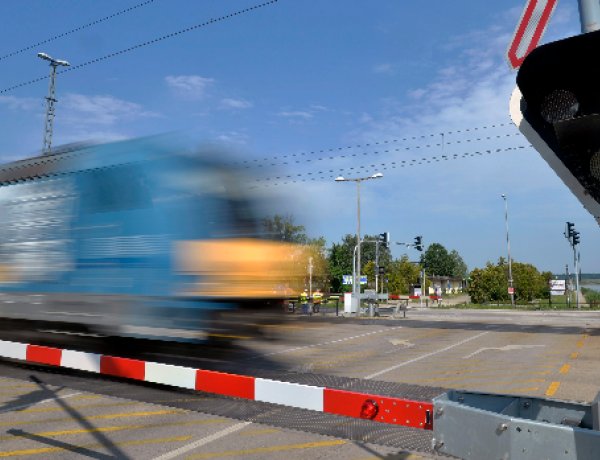 Közös ellenőrzést indított a vasúti átjárók biztonságáért a MÁV és a rendőrség