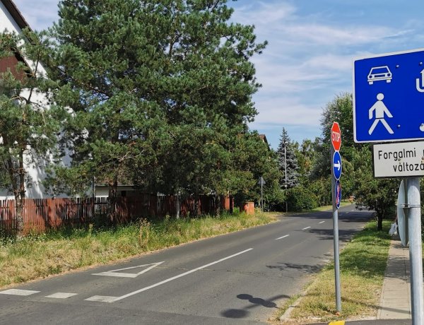 Forgalmirend-változás lépett érvénybe csütörtök délutántól a Bánki Donát utcán