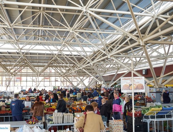 Így alakul a piacok nyitvatartása és a parkolás az ünnepi hétvégén Nyíregyházán