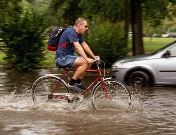 Négyszáz helyre riasztottak a tűzoltókat a hétfői vihar után