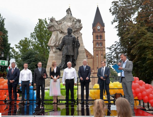 Derű és ború a XIX. VIDOR szerdai megnyitóján                        