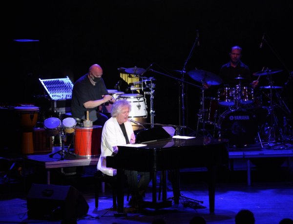 Legyen úgy! – Új Dés-lemez: Éjféli járat                        