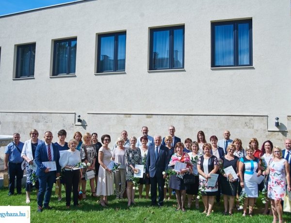 Emlékplaketteket adtak át a nyíregyházi Semmelweis Napi ünnepségen