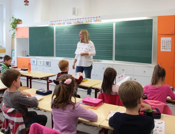 Igazoltnak kell tekinteni a karanténba kerülő diákok hiányzását