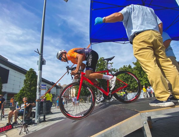 Dán szakaszgyőzelem és sárga trikó - folytatódott a V4 kerékpárverseny