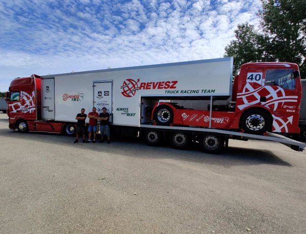Kiss Norbi elindult Csehországba - Nyíregyházi kamionnal harcol a győzelemért 