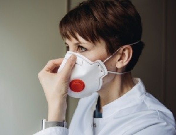 Debrecenben és Nyíregyházán maszkadománnyal nyújt segítséget a Veolia