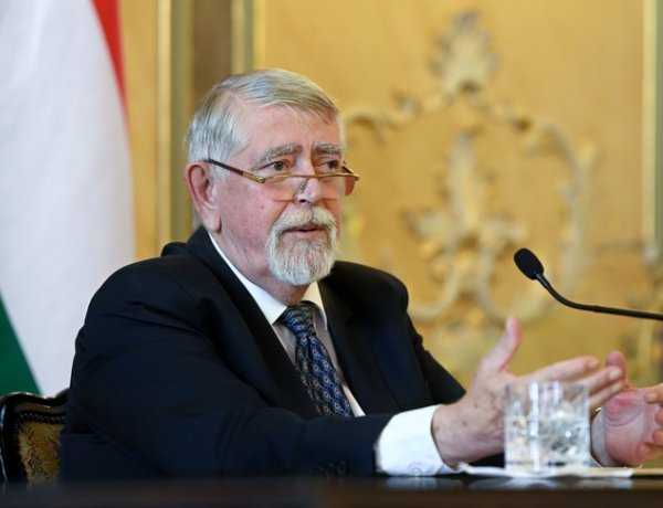 Kásler: az iskolákban nagyon komolyan kell venni a járványügyi eljárásokat